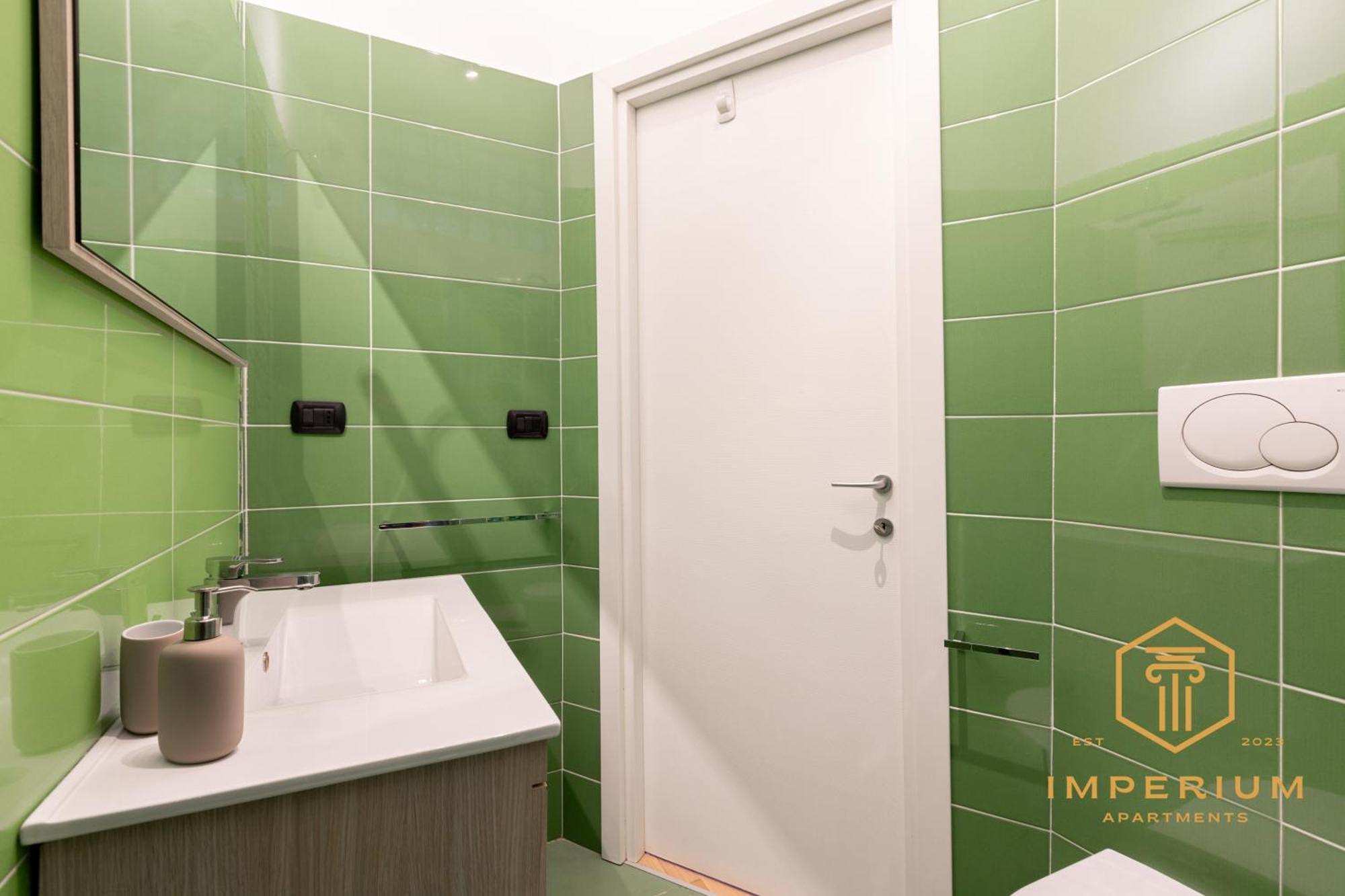 Imperium Deluxe - 300mt To Metro B, 3 Bedrooms, Panoramic View, A-c Apartment